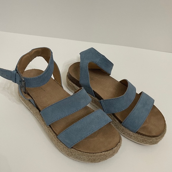 Shoes Sandals - Picture 3 of 7